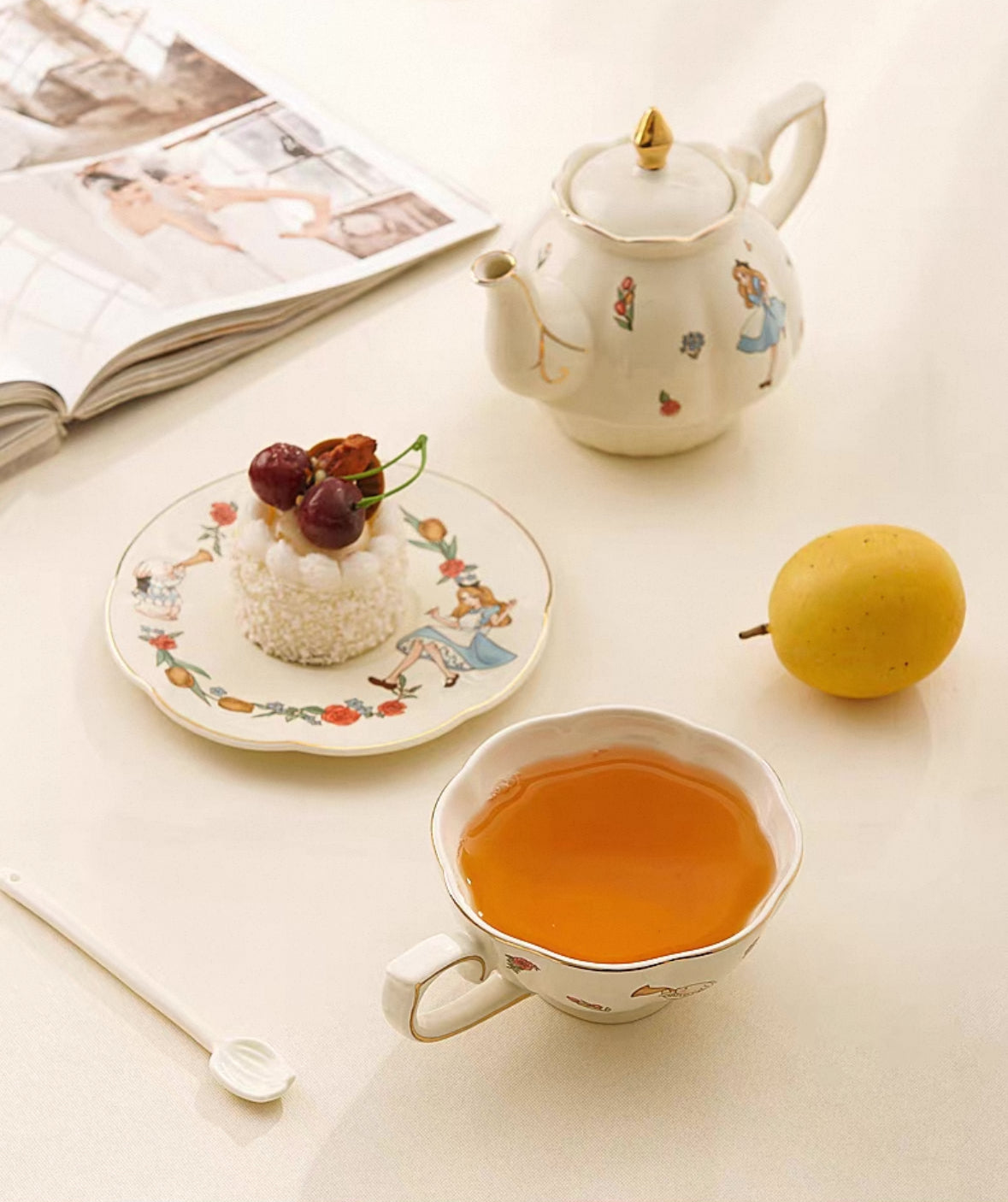 Alice & Rabbit tea set