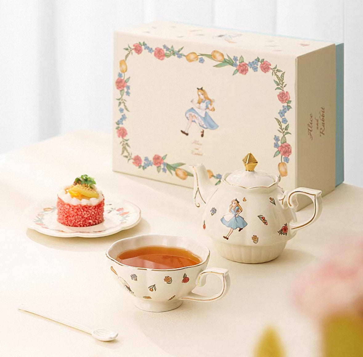 Alice & Rabbit tea set