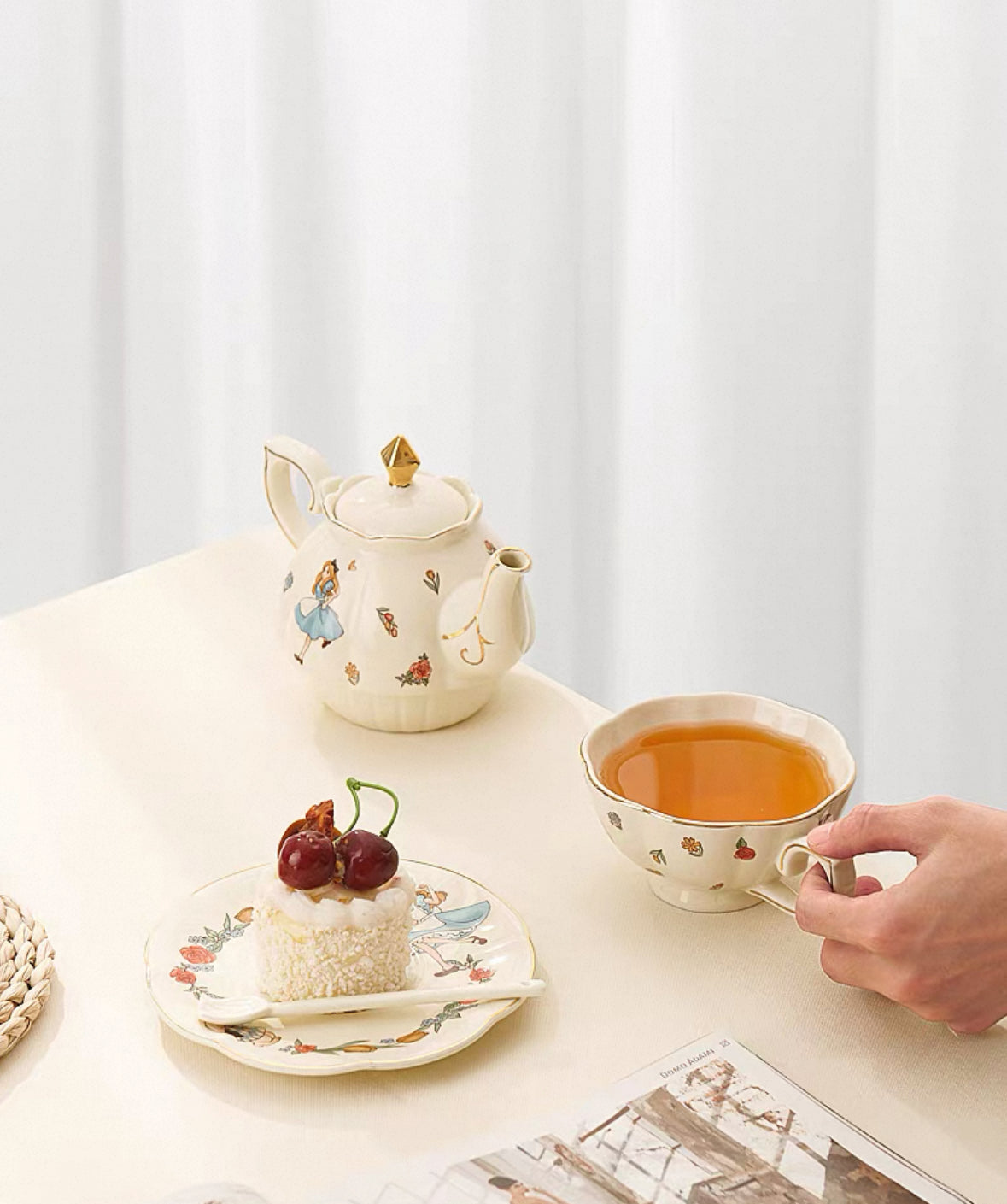 Alice & Rabbit tea set