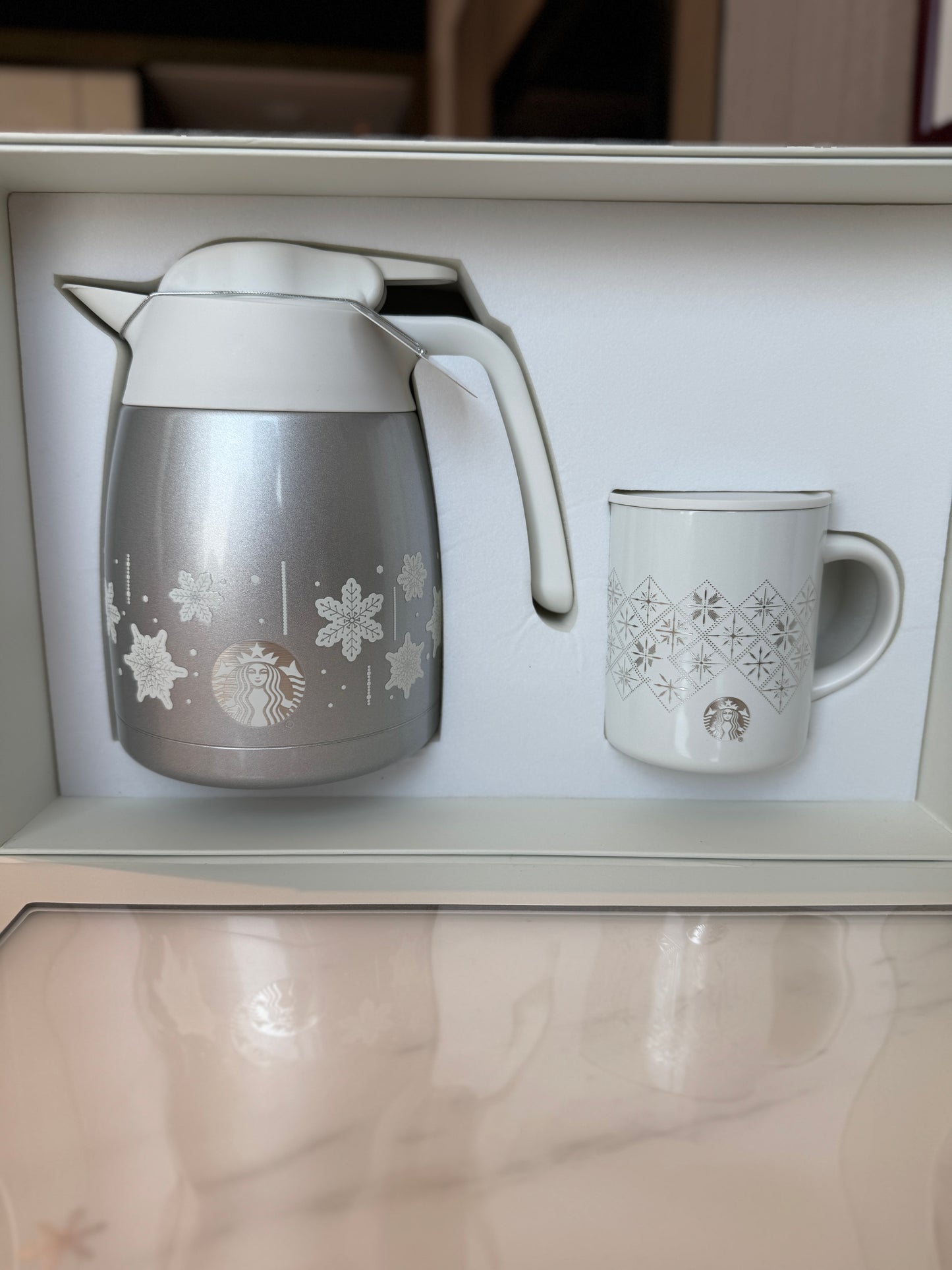 Snowy wonderland stainless steel pot with mug gift set