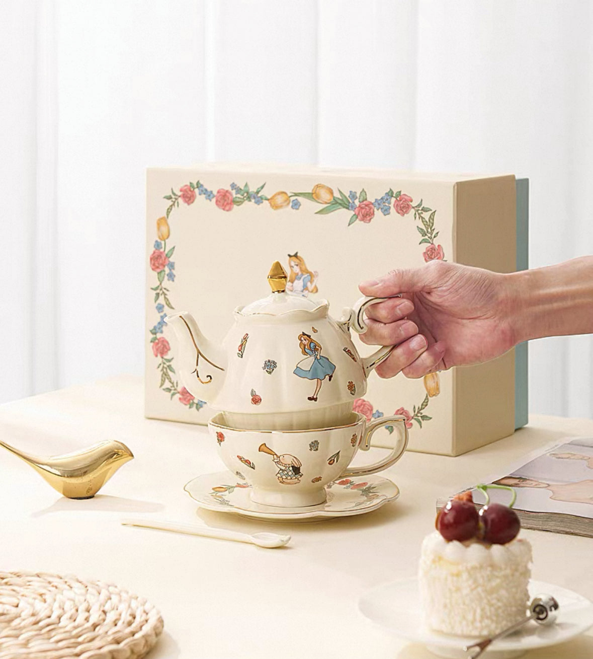 Alice & Rabbit tea set